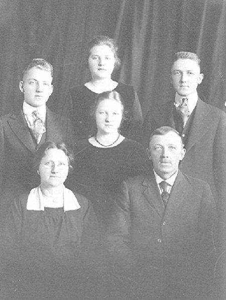 Ed and Sophia (Stimmler) Dingmann Family, 1917.