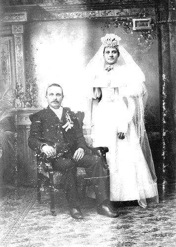 August B. and Agnes Kampa (n&eacute;e Hawia), September 1895.