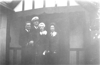 Ens. Dick Stimler, Lt. Comm. Kierstead, Diane Stimler (n&eacute;e Anderson), and Mrs. William Faulconer.