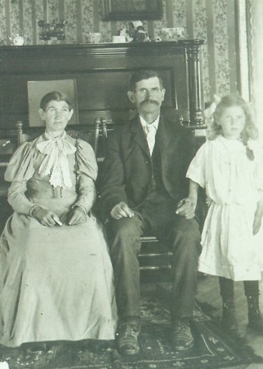 Agnes, Frank W. and daughter Rose Kampa, abt. 1910