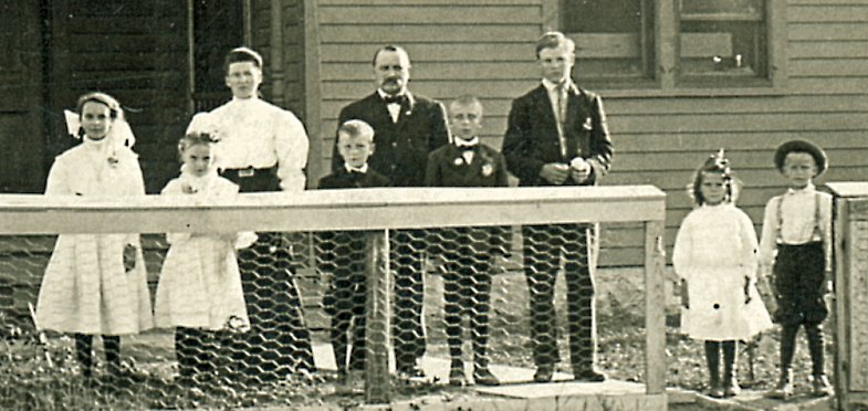 August and Agnes Kampa and their family, closeup.