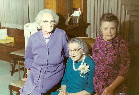 Alma Braun, Minnie and Rose Hollern, three Kaufmann sisters