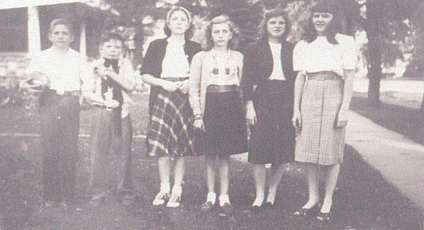 Left to right:  Bill Morse Jr., Unknown, Kathy Morse, Janet Deming, Carol Morse, and Marge Morse.