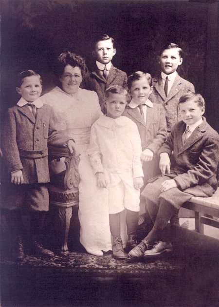 Anna Stimmler (n&eacute;e Hennessy) with her sons, 1912.