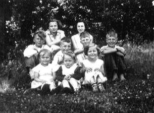 Stimlers and cousins, 1930s.
