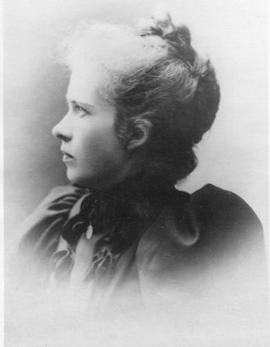 Bertha 'Kaja' Chatherine Baaken (n&eacute;e Qvale), about 1894, courtesy C. J. Baaken, all rights reserved.