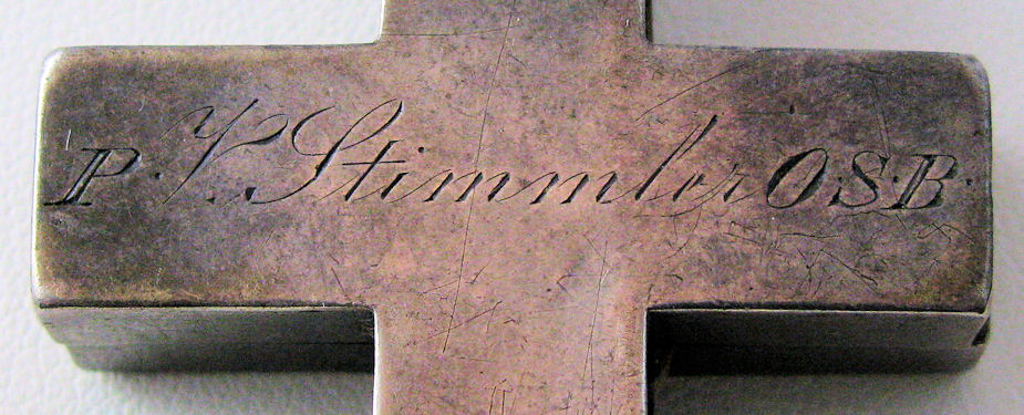 Cross crossbar closeup with name inscribed in Spencerian script