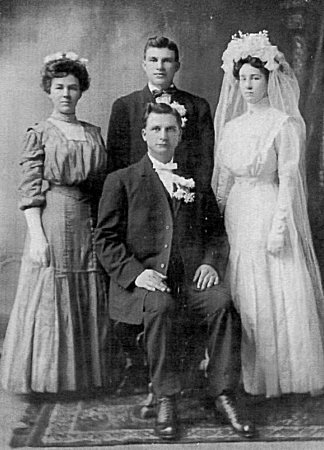 Edward W. and Margaret Kampa (n&eacute;e Sullivan) Wedding Party.