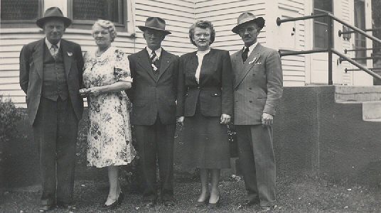 Ernest, clara, Harry, Inez Joos (n&eacute;e Greenwood) and Ray Greenwood.