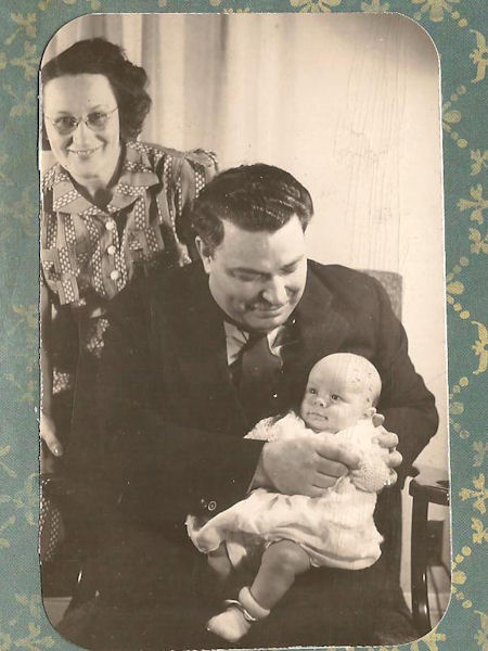 Florentine, Dewey and baby Carolyn, 1939