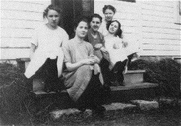 Frances Kampa on the left and some of her Claremont friends.