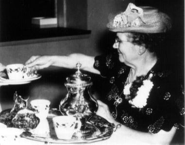 Mary Theresa Stimler (n&eacute;e Kampa) serving tea at Helen and Rudolph Lundblad's wedding.