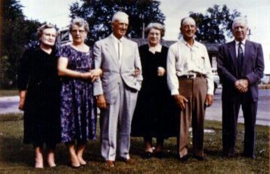 Hunt sisters and brothers, approx. 1946.