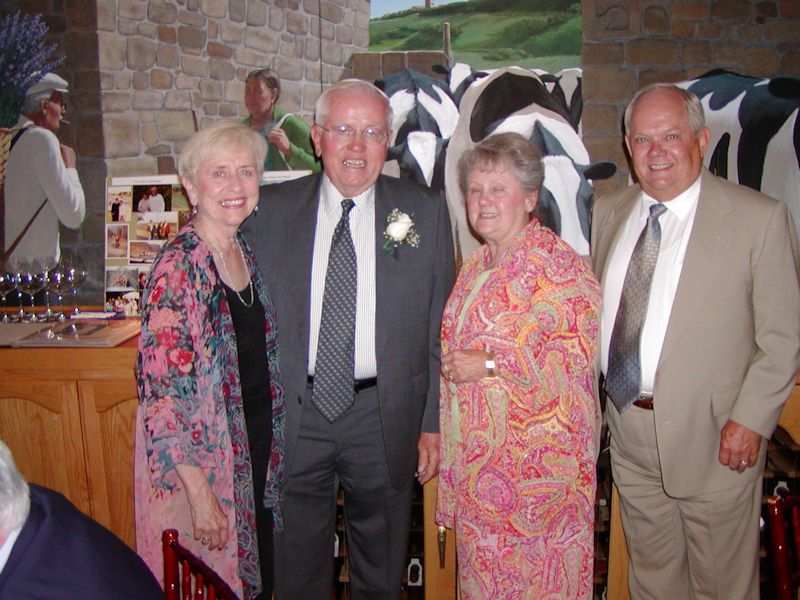 Siblings Janet and Jack Munson and siblings Dorothy and Charles Drewes
