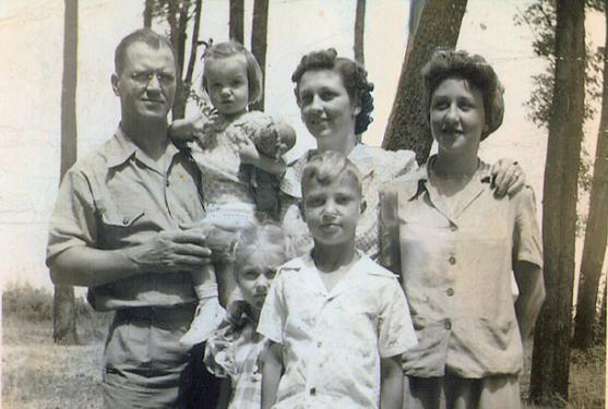 John and Grace (Popilek) Hohn Family.