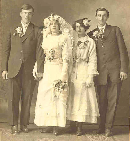 Joseph and Frances Okonek (n&eacute;e Kampa) Wedding Party, November 19, 1914.