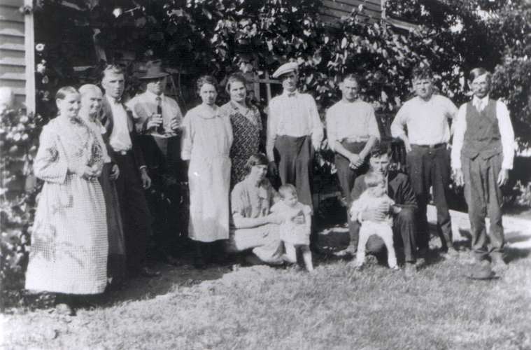 Kampa family group, about 1926 or 1927.