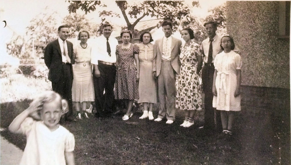 Kampa family, with toddler Janet Munson in front