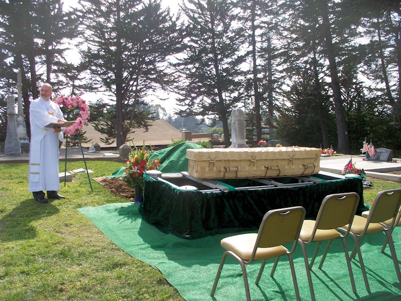 Louise (Kampa) and Kirk Kirkpatrick's woven baset coffin at graveside
