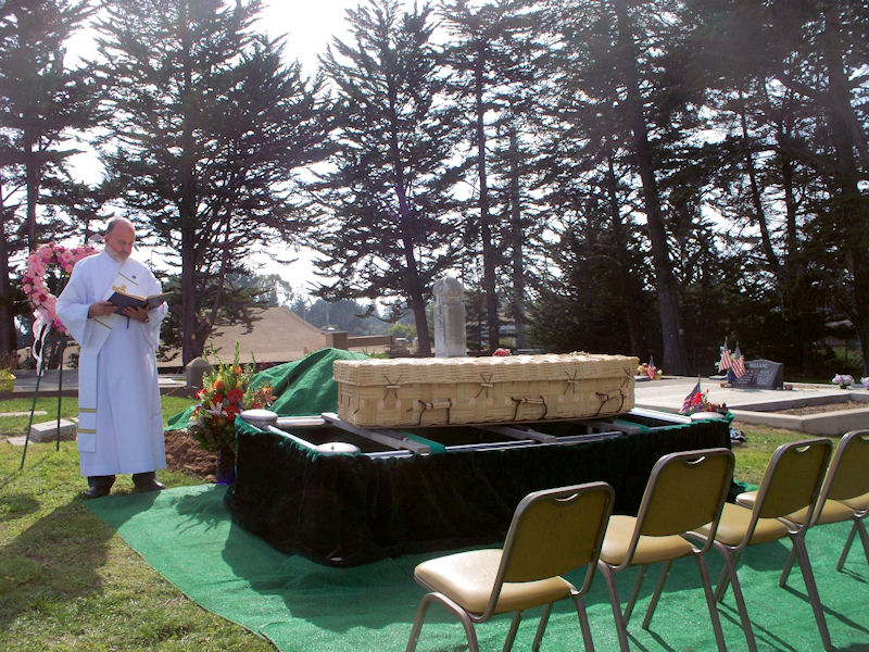 Louise (Kampa) and Kirk Kirkpatrick's woven baset coffin at graveside