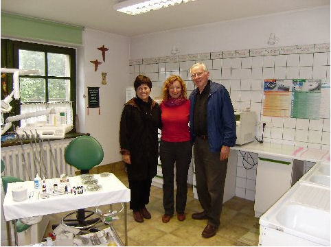 Bonnie, Kornelia, Dick in her dentist office