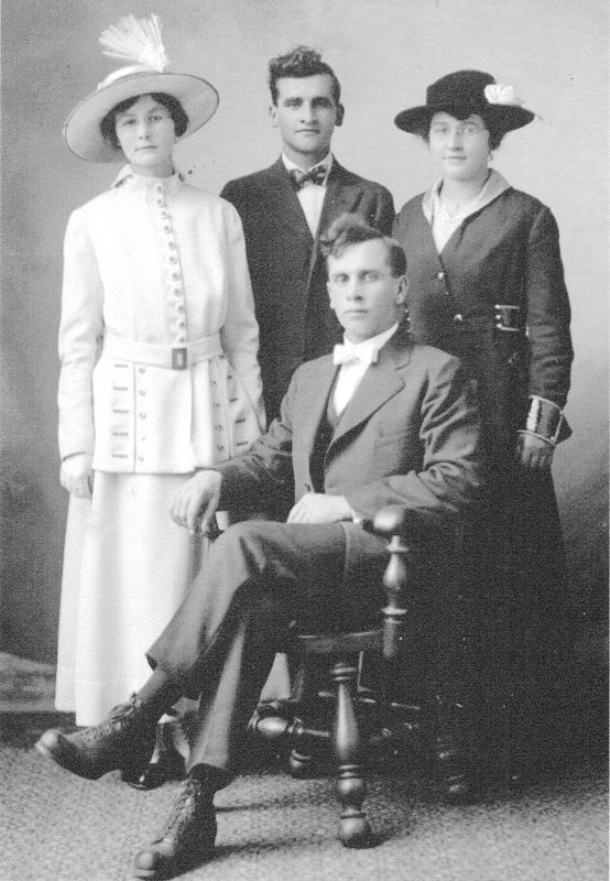 Paul and Grace Kampa (n&eacute;e Carlin) wedding photograph