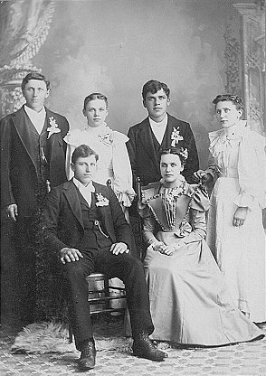 Anthony Valentine and Mary Theresa Stimler (n&eacute;e Kampa) Wedding Party, May 10, 1898.