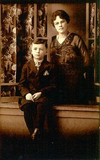 Vernon and Pauline J. Robinson (n&eacute;e Kampa).