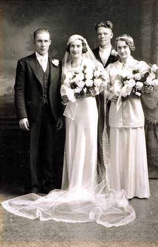 Phil and Mayme Woolhouse (n&eacute;e Kampa) Wedding Party.